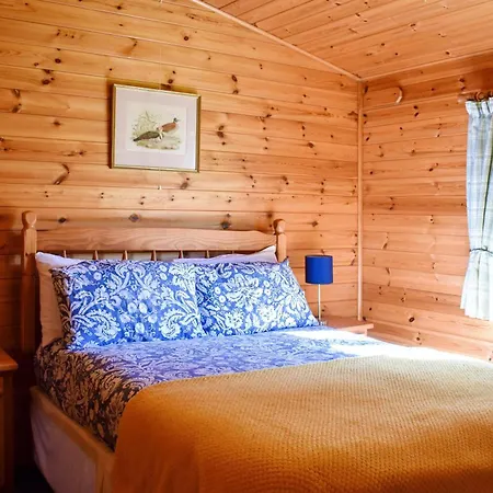 Secluded Pine 2 アパート